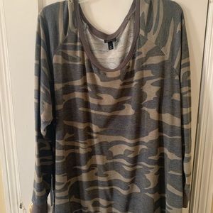 Torrid camo pullover size 4 super soft